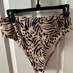 Shade shore bikini. Bottoms size medium, top size 32 B